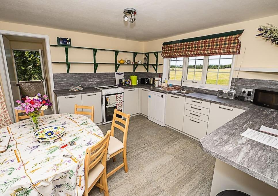 West Lodge 3 Bedrooms, Near Golf Course And River Turriff Exterior foto