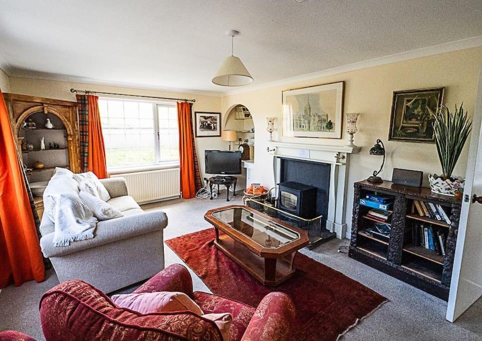 West Lodge 3 Bedrooms, Near Golf Course And River Turriff Exterior foto